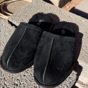 UGG Black Suede Comfort Slippers women’s size 7
